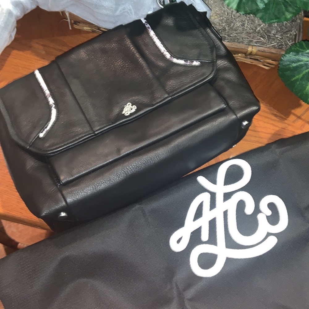 NWT! Unbelievable IBERIS CONVERTIBLE SHOULDER BAG